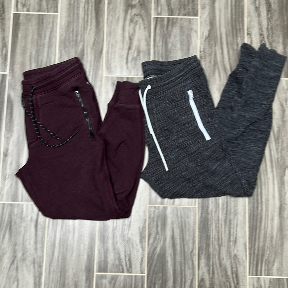 Mens American Eagle sweatpants 2 pairs!